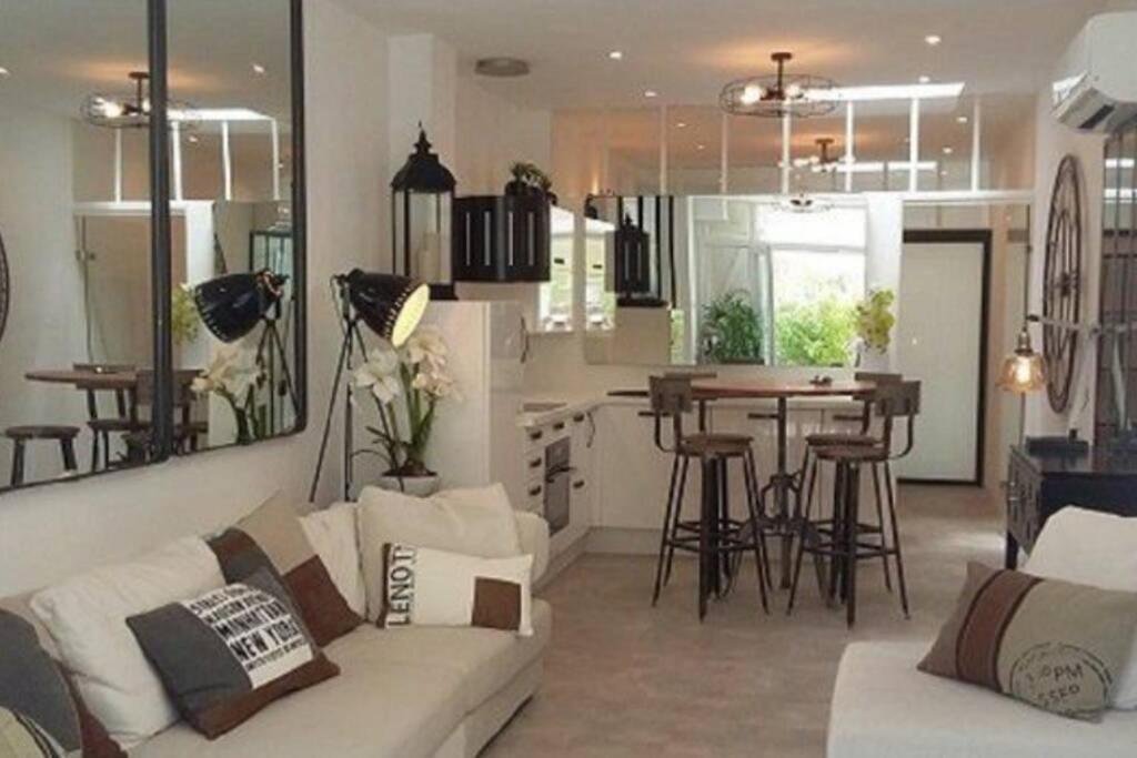 BANDOL Magnifique appartement en RDC cour sans vis à vis 5mn plage Extérieur photo